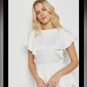 Dkny ruffled white cream color sleeveless‎ blouse